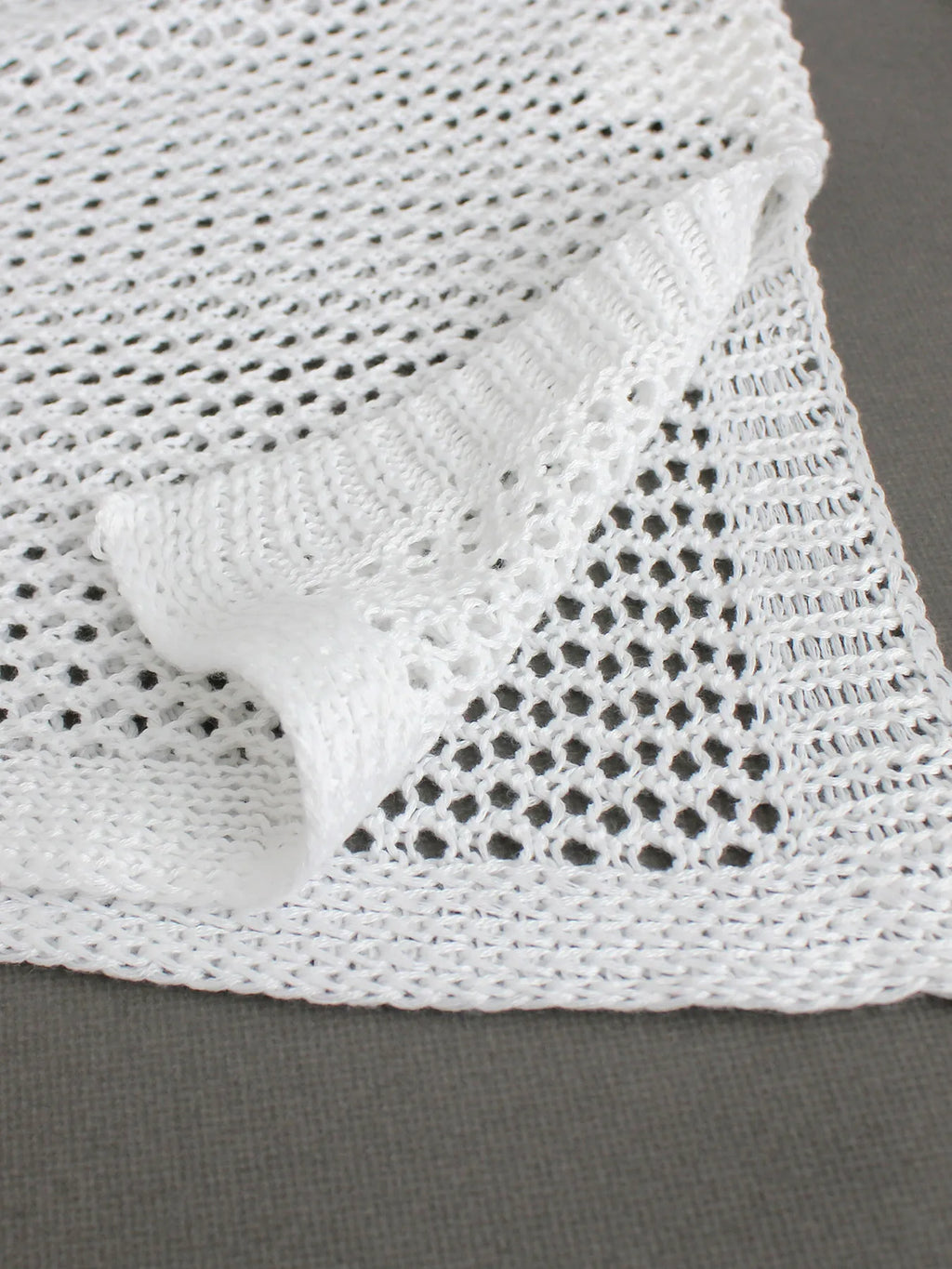 Saia curta de malha feminina com alças ocas e fenda, camisa sexy de praia para o verão