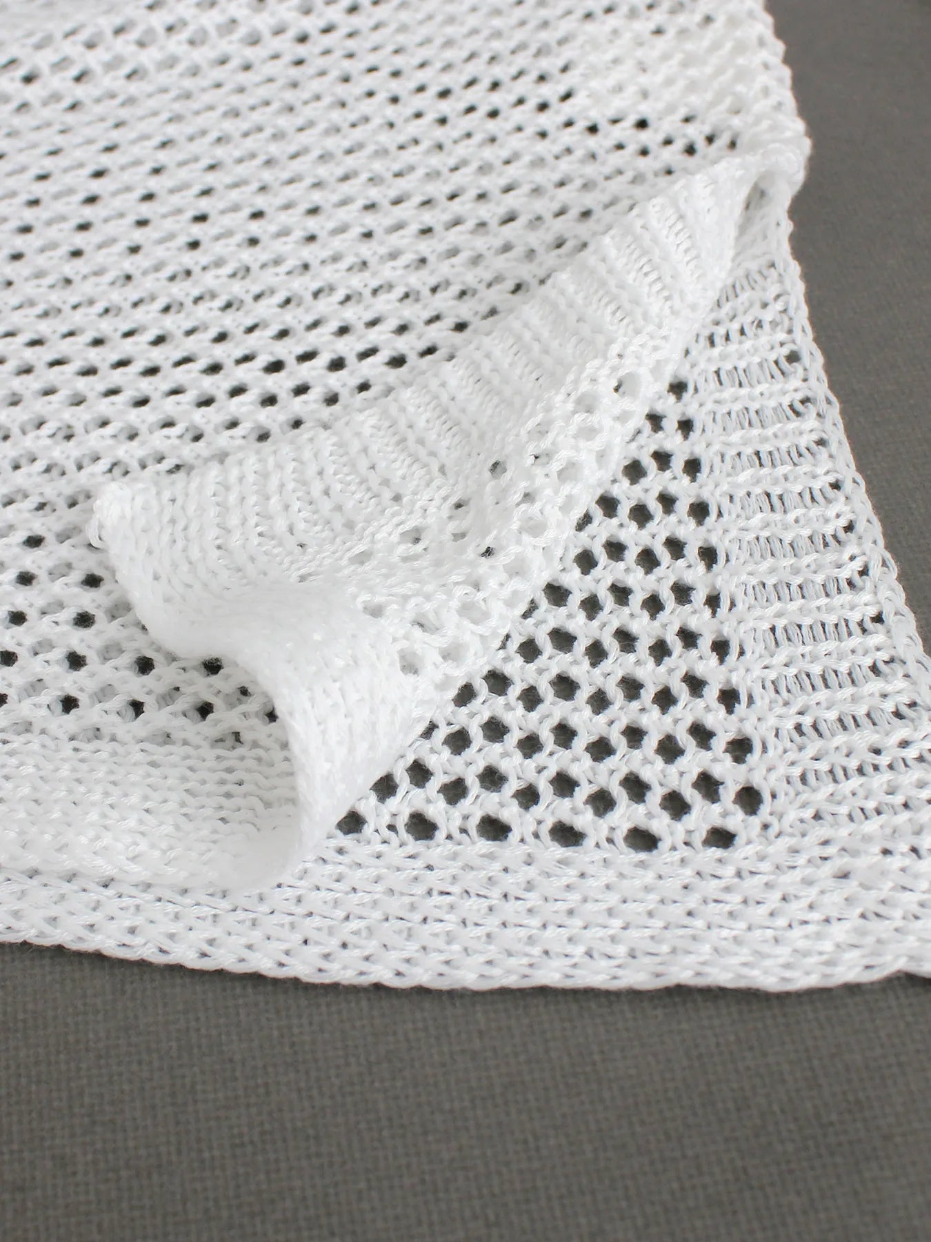 Saia curta de malha feminina com alças ocas e fenda, camisa sexy de praia para o verão