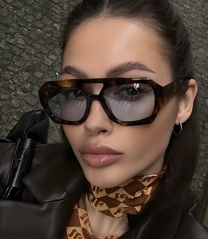 Óculos de sol irregulares de feixe duplo europeu e americano transfronteiriço 2023 novos óculos de sol retrô personalizados populares na sala