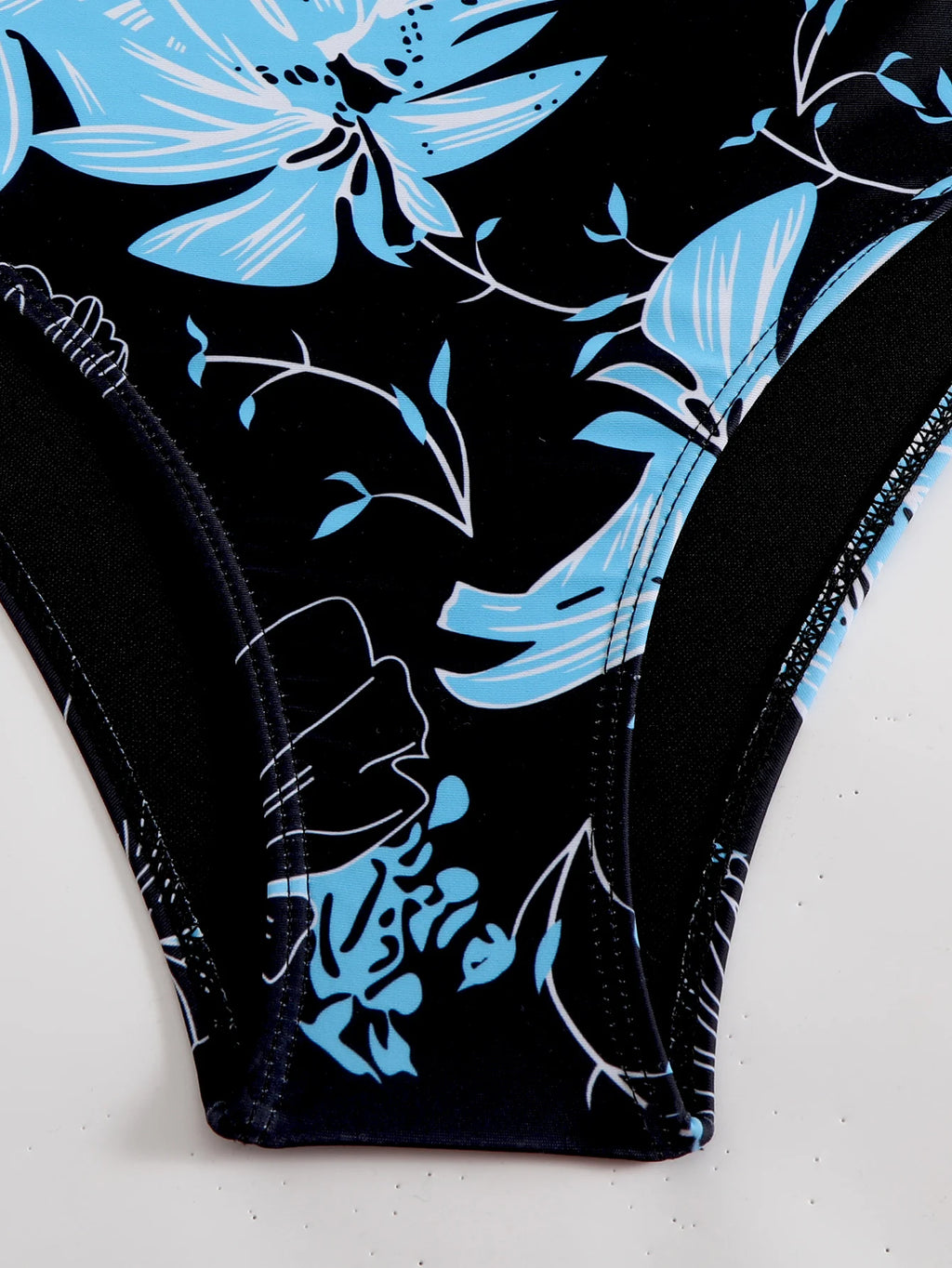 2025 Maiô feminino de 1 peça com combinação de pescoço estampado tropical – tecido de alta elasticidade, flor preta azul vibrante Desi