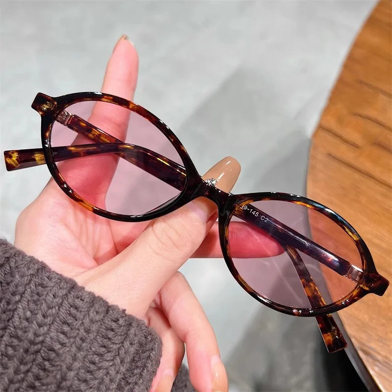 Moda oval simples óculos de sol literários feminino retro pequeno quadro óculos de sol de viagem design da marca luxo uv400